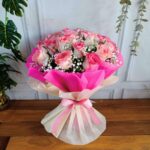 5 Rose Bouquet with Gypso Pink Jumalia Rose